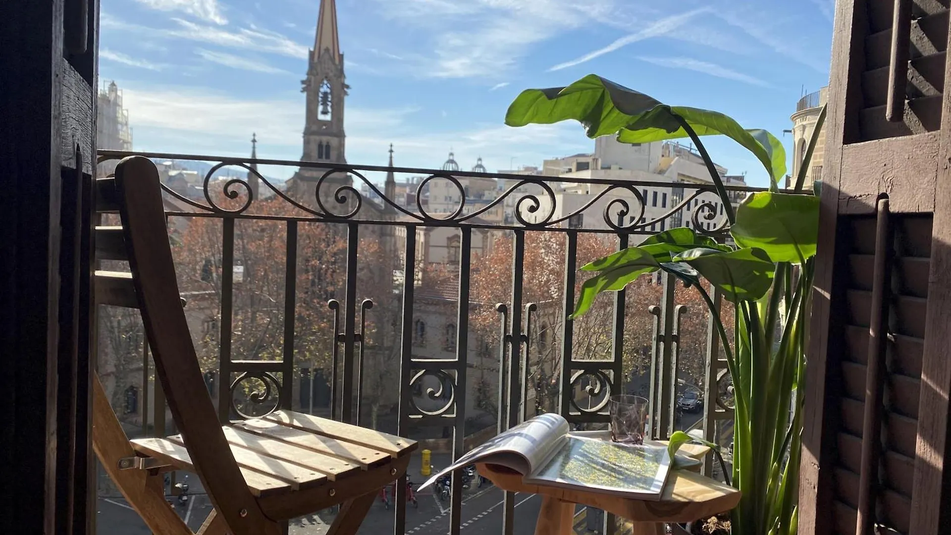 Contactos de Luminous Designer Loft Style Apt Eixample Views By Myrentalhost